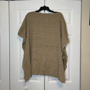 New York & Company Tan Pancho Sort Sleeve Sweater 🤎